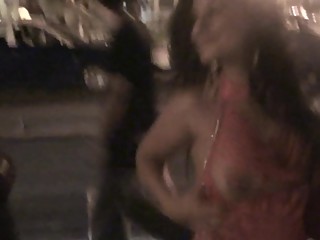 Nacktbummel durch die Strassen